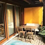 Апартаменты Lovely Family With Patio &fireplace &parking