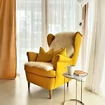 Апартаменты Lovely Family With Patio &fireplace &parking