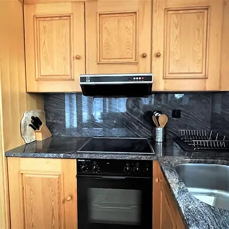 Lovely Family With Patio &fireplace &parking