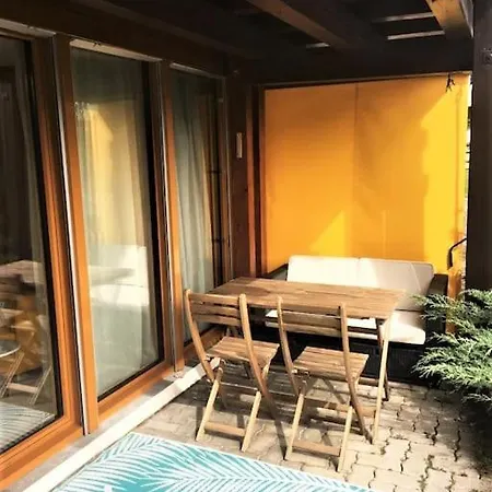 Apartmán Lovely Family With Patio &fireplace &parking