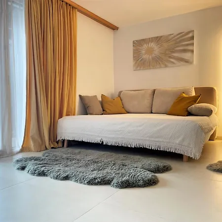 Lovely Family With Patio &fireplace &parking * Лакс