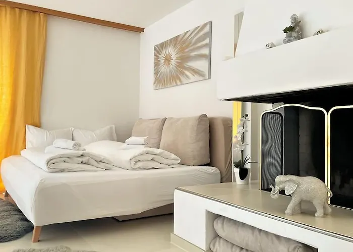 Lovely Family With Patio &fireplace &parking * Laax