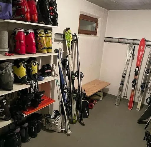 Lovely Family With Patio &fireplace &parking Laax