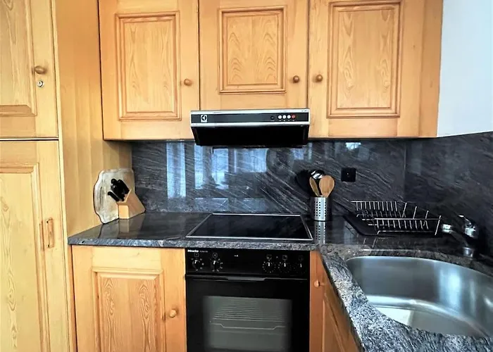 Lovely Family With Patio &fireplace &parking