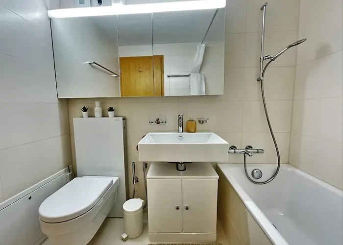 Lovely Family With Patio &fireplace &parking Apartamento *