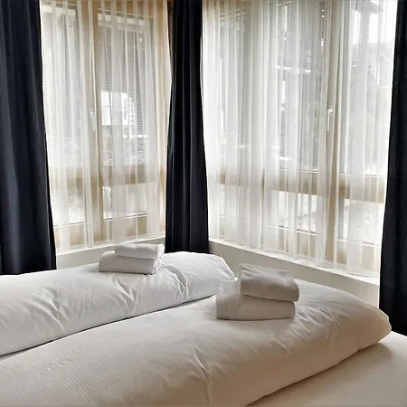 Lovely Family With Patio &fireplace &parking Appartement *