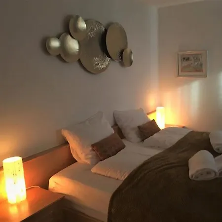 Lovely Family With Patio &fireplace &parking Laax