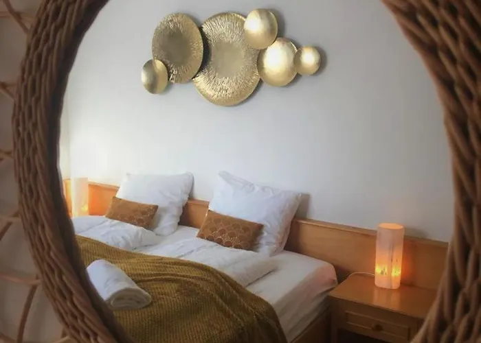 Lovely Family With Patio &fireplace &parking شقة