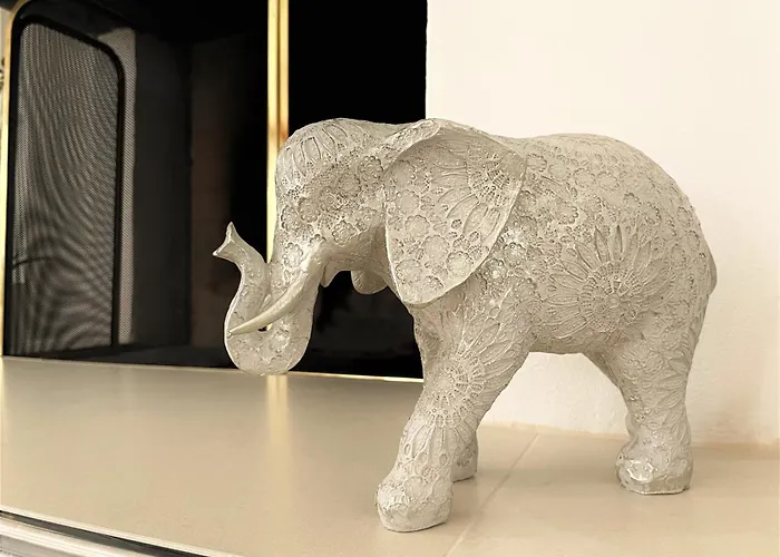 Lovely Family With Patio &fireplace &parking *