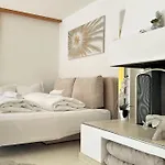 Lovely Family With Patio &fireplace &parking * لاكس