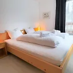 Lovely Family With Patio &fireplace &parking لاكس