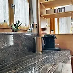 Lovely Family With Patio &fireplace &parking لاكس