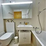 Lovely Family With Patio &fireplace &parking شقة *