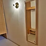 Lovely Family With Patio &fireplace &parking شقة *